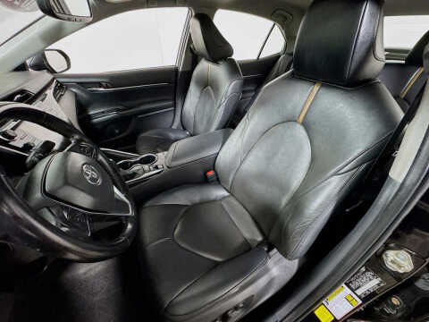 2020 Toyota Camry Hybrid XLE