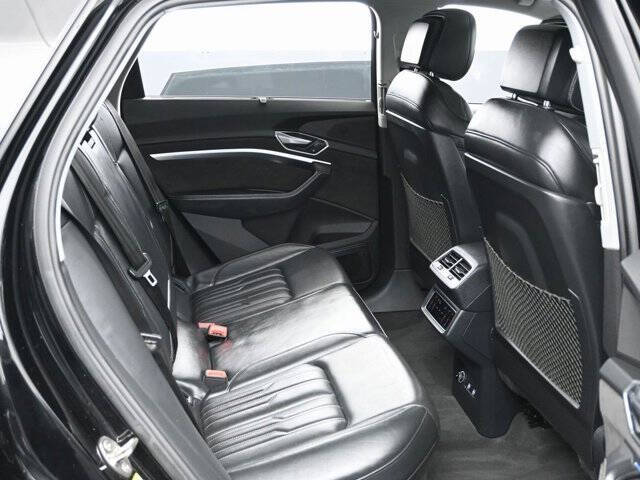 2019 Audi e-tron quattro Prestige