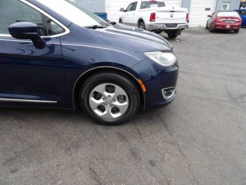 2017 Chrysler Pacifica Touring-L Plus