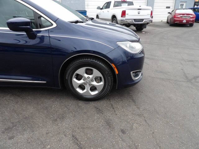 2017 Chrysler Pacifica Touring-L Plus