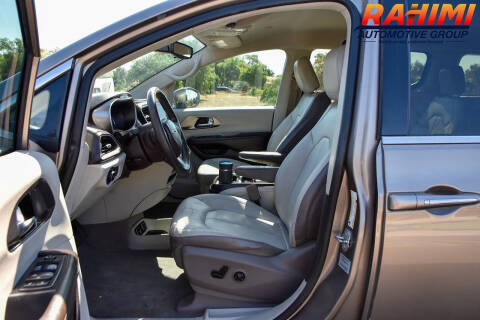 2017 Chrysler Pacifica Touring-L