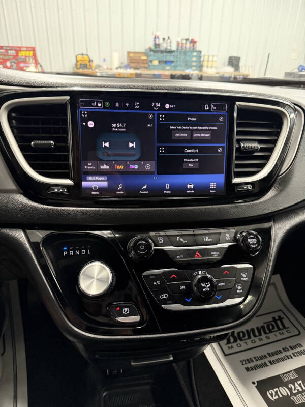 2025 Chrysler Pacifica Select - Photo 11