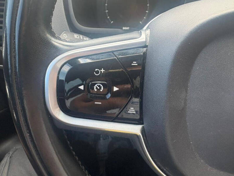 2019 Volvo XC90 T6 Momentum