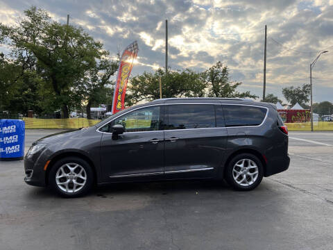 2017 Chrysler Pacifica Touring-L Plus
