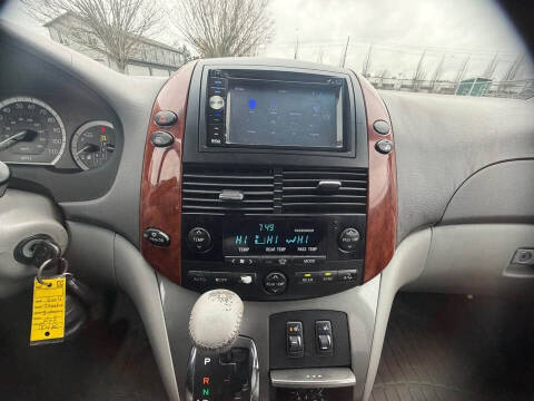 2004 Toyota Sienna XLE Limited 7 Passenger