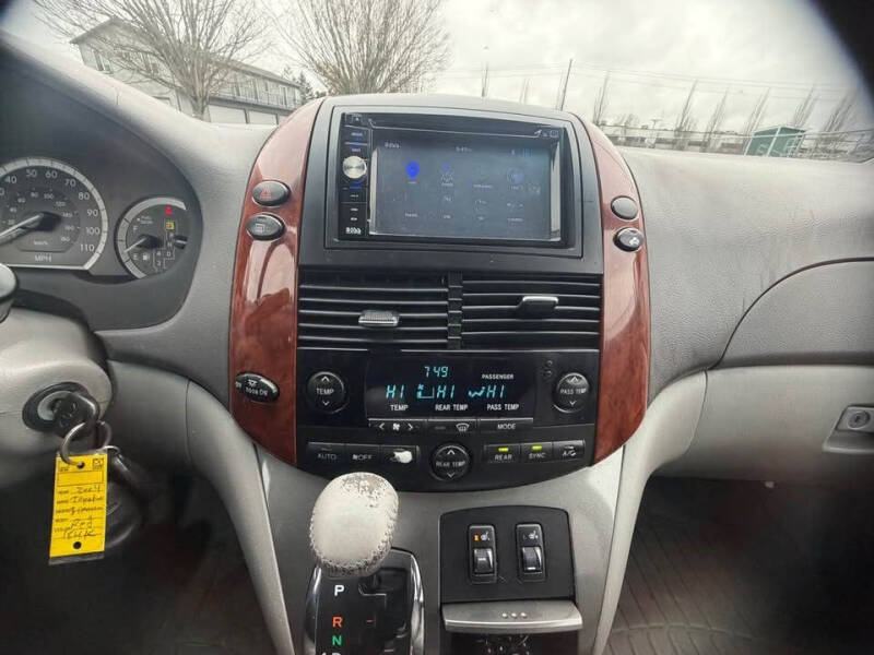 2004 Toyota Sienna XLE Limited 7 Passenger