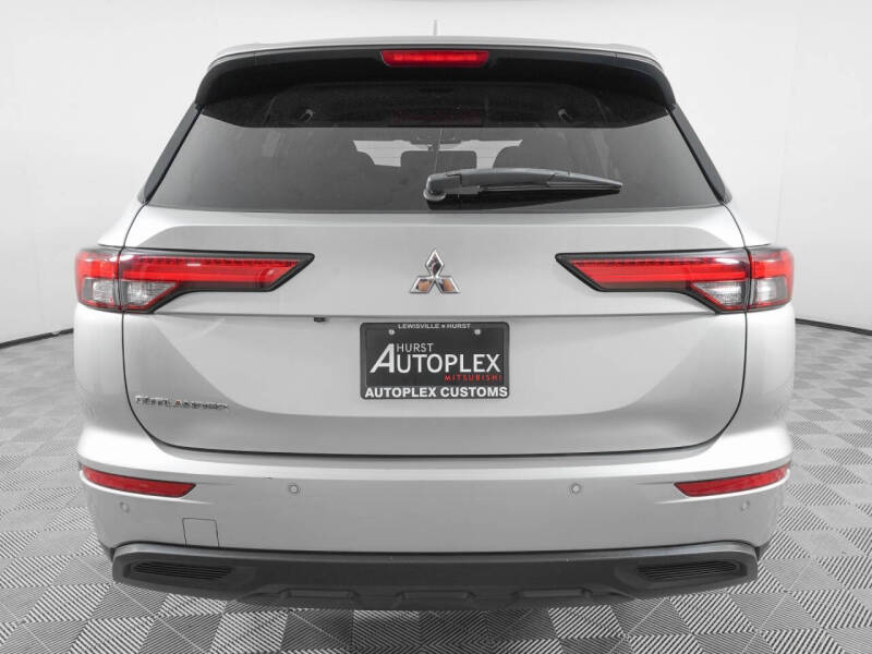 2022 Mitsubishi Outlander ES