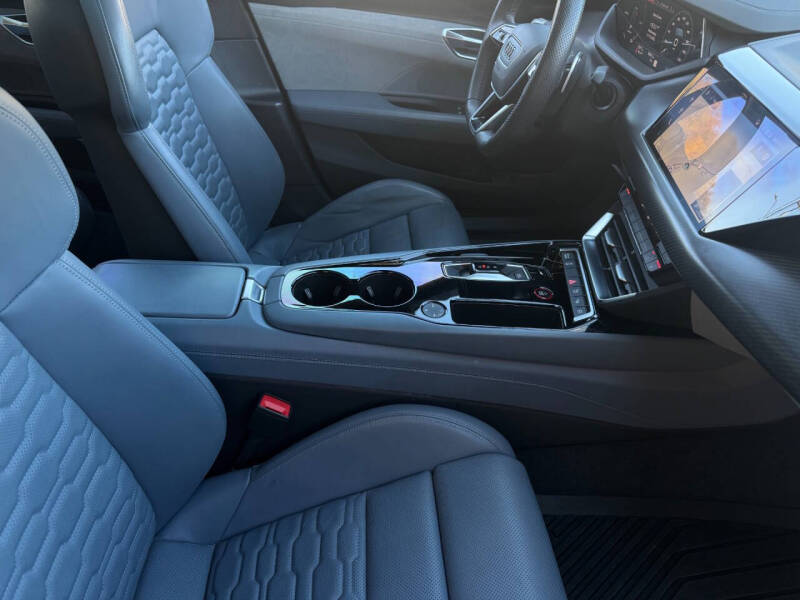 2024 Audi e-tron GT quattro Prestige