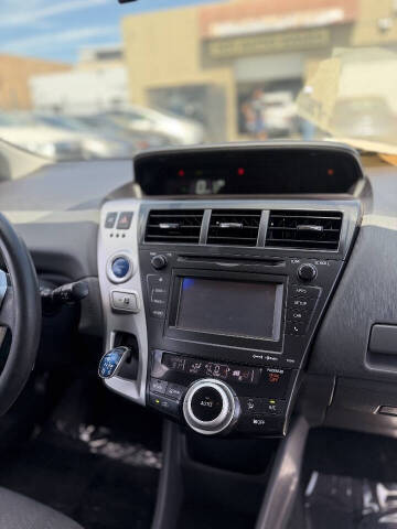 2014 Toyota Prius v Three