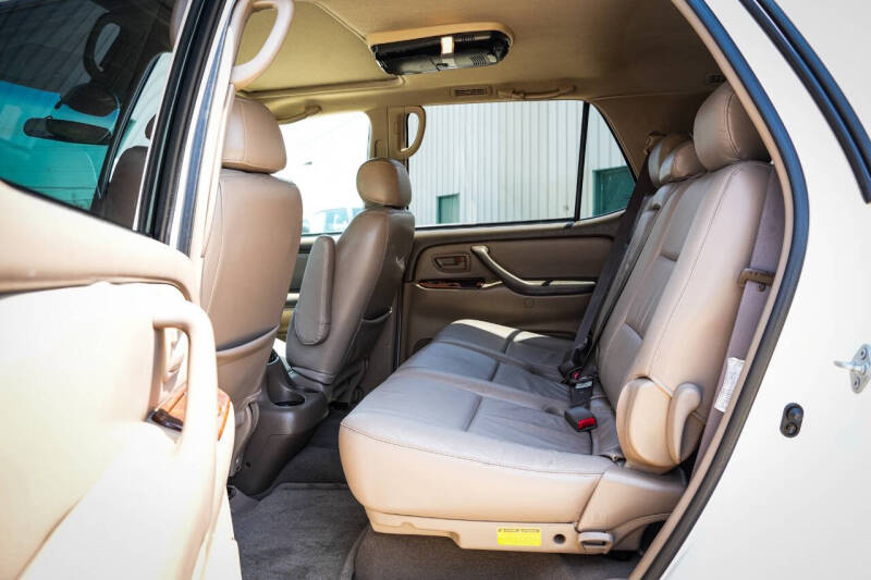 2004 Toyota Sequoia SR5