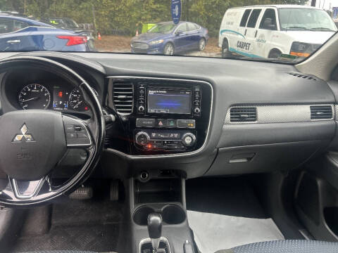 2016 Mitsubishi Outlander SE