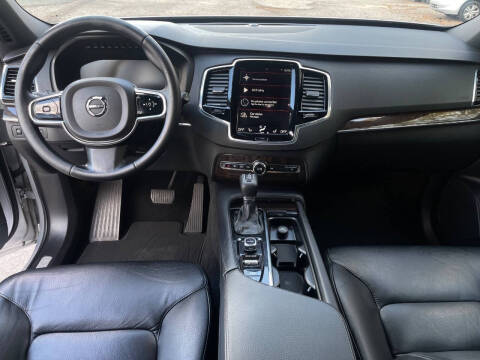 2016 Volvo XC90 T6 Momentum