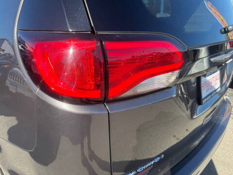 2017 Chrysler Pacifica Touring-L Plus