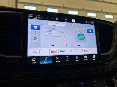 2027 Chrysler Pacifica Select