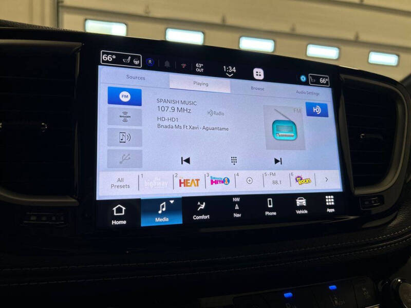 2027 Chrysler Pacifica Select