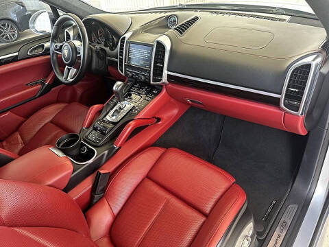 2016 Porsche Cayenne GTS