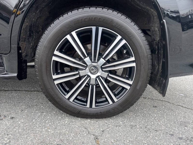 2021 Lexus LX 570 Three-Row