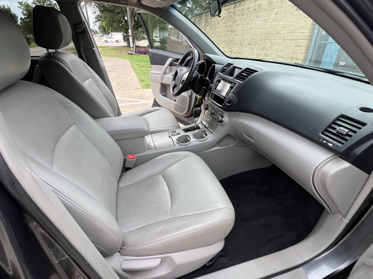 Used Car 2013 Toyota Highlander  Plus 4dr Suv (2.7l L4) For Sale Under $12,000 In Austin, Texas