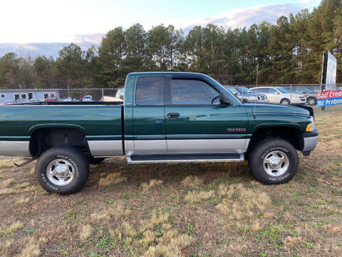 2001 Dodge Ram Pickup 2500 for sale at Good Wheels Auto Sales, Inc in Cornelia GA