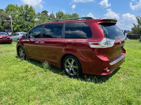 2016 Toyota Sienna SE 8-Passenger