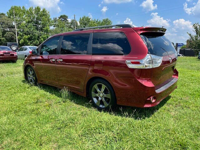 2016 Toyota Sienna SE 8-Passenger