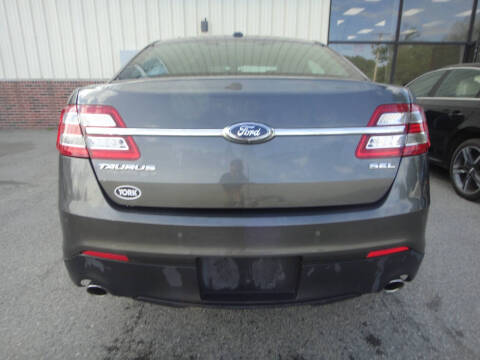 2017 Ford Taurus SEL
