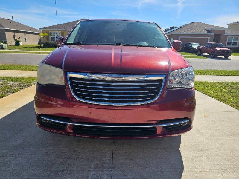 2014 Chrysler Town & Country Touring's photo