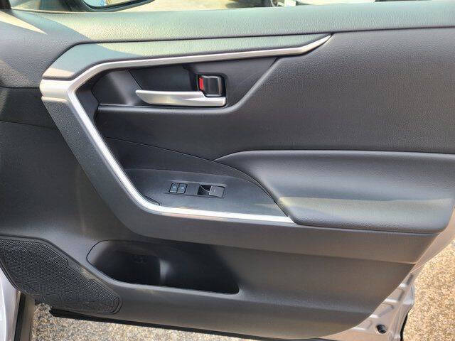 2023 Toyota RAV4 Hybrid SE