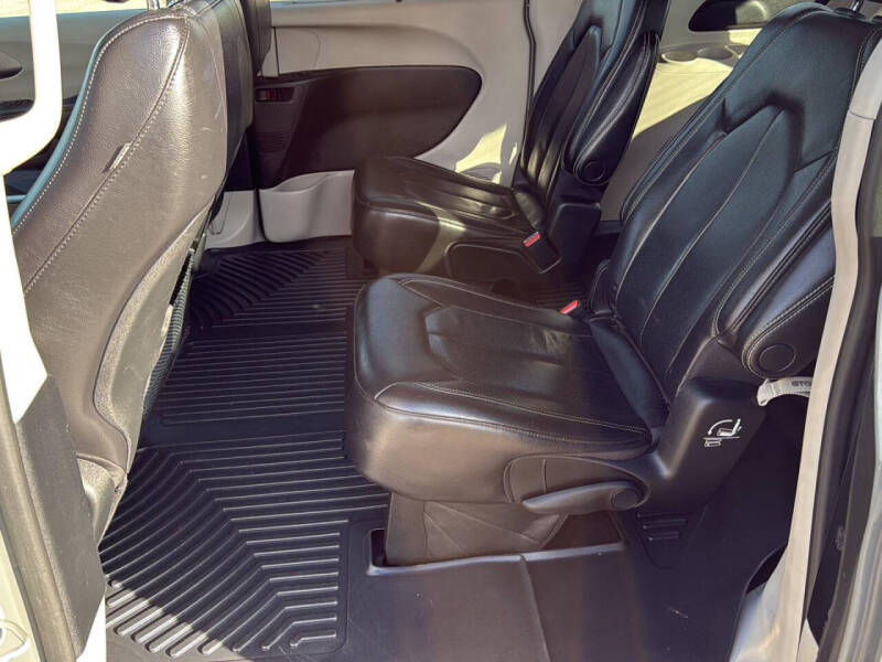 2022 Chrysler Pacifica Touring L