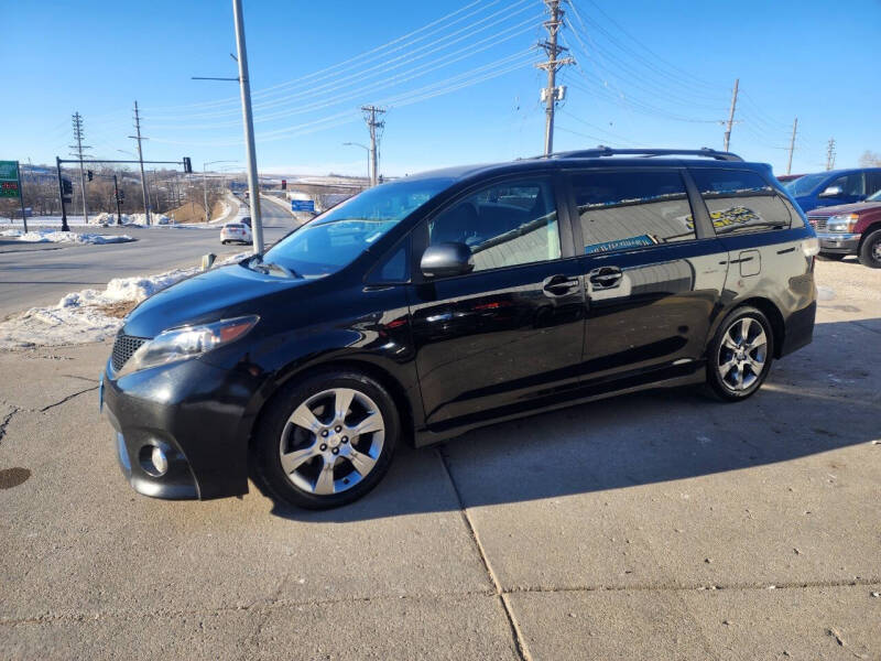 2011 Toyota Sienna SE 8-Passenger