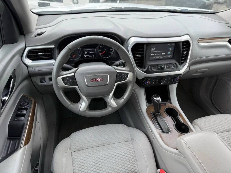 2017 GMC Acadia SLE-1