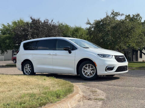 2024 Chrysler Pacifica Touring