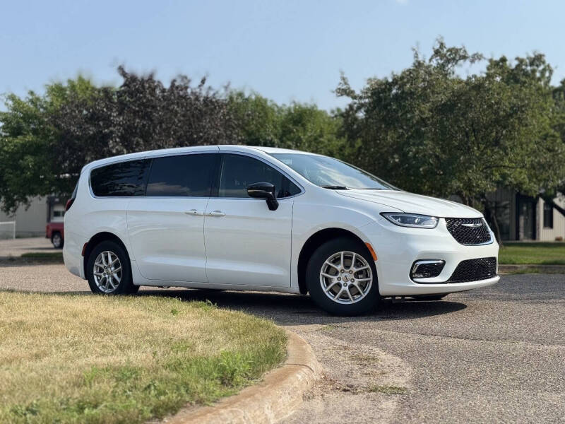 2024 Chrysler Pacifica Touring
