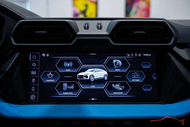 2025 Lamborghini Urus SE
