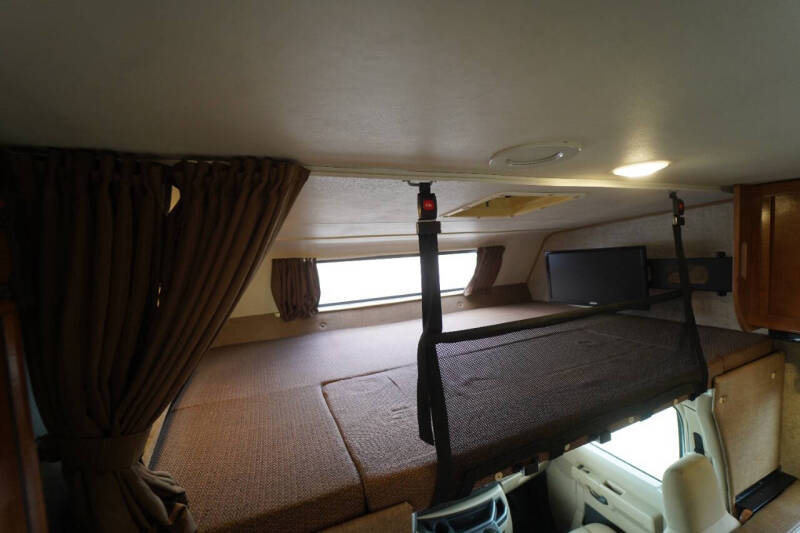 2018  Forest River  Coachmen Leprechaun