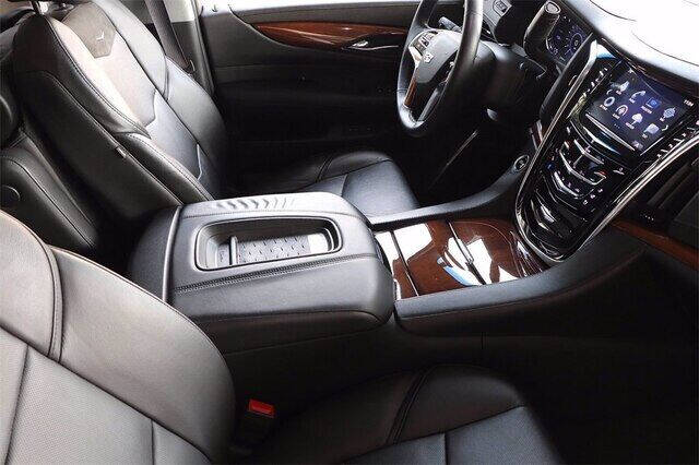 2017 Cadillac Escalade Luxury