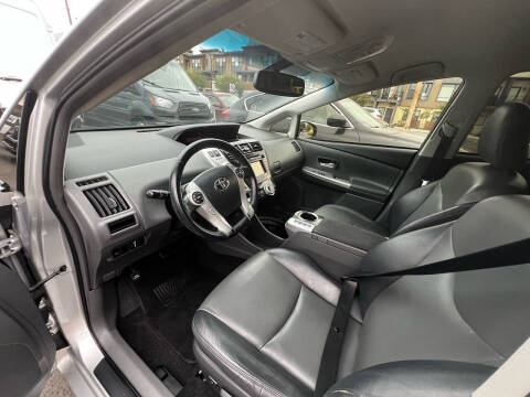 2013 Toyota Prius v Five