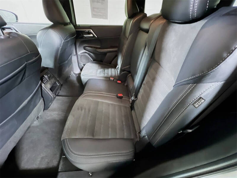 2024 Mitsubishi Outlander SE