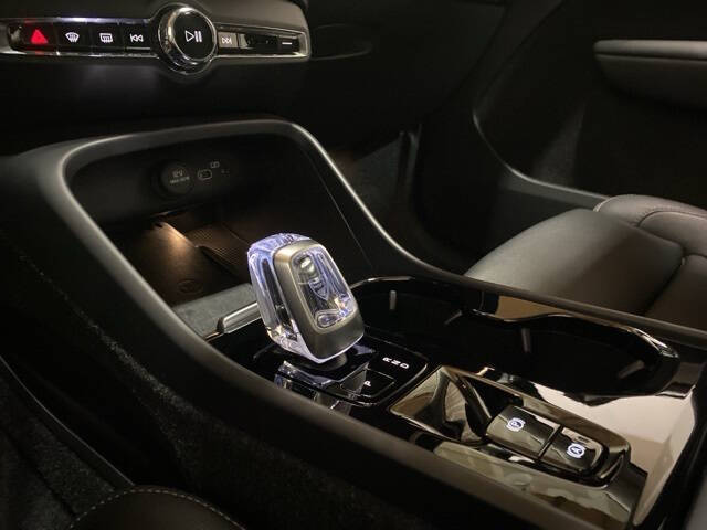 2025 Volvo XC40 B5 Plus Dark Theme