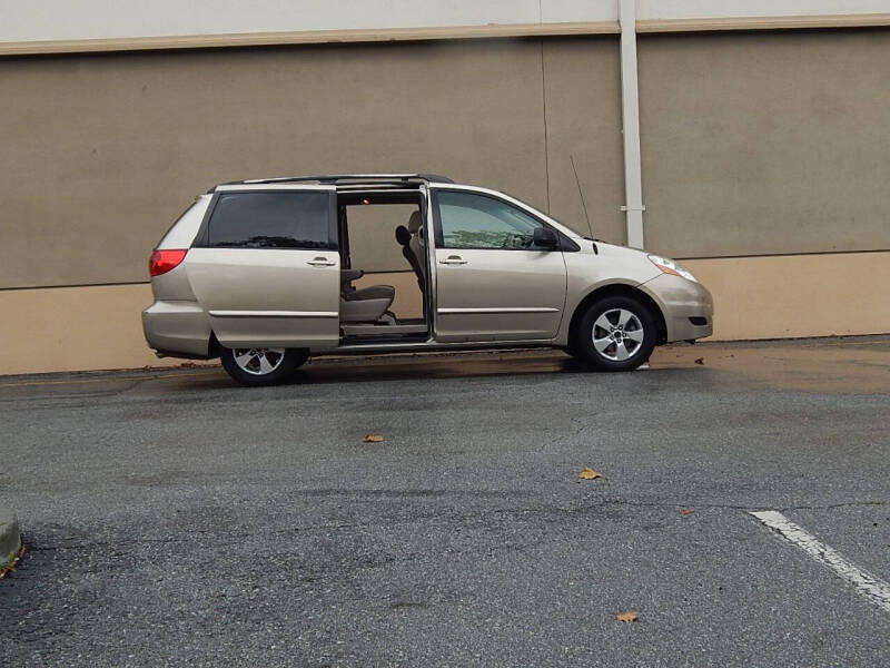 2007 Toyota Sienna LE 8-Passenger