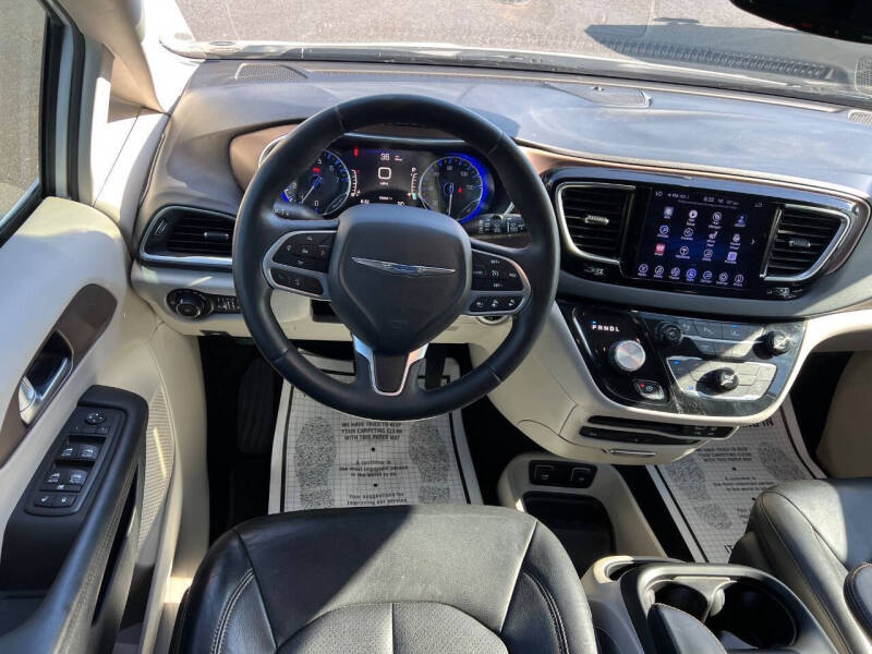 2017 Chrysler Pacifica Touring-L Plus