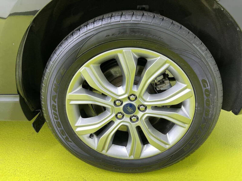 2022 Ford Edge Titanium