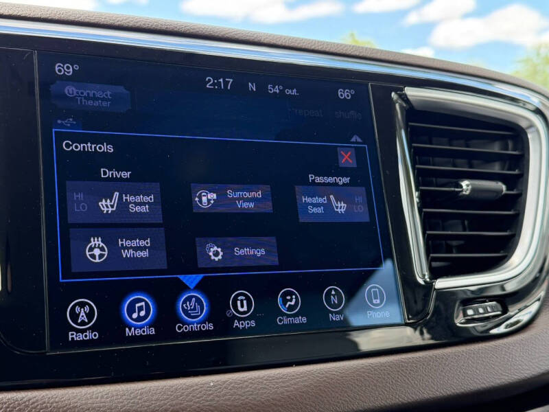 2017 Chrysler Pacifica Touring-L Plus