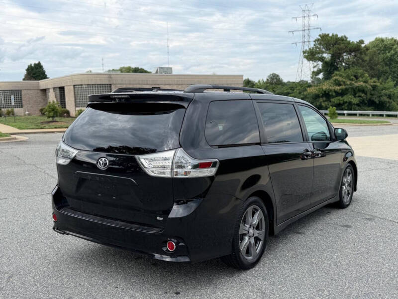 2017 Toyota Sienna SE 8-Passenger