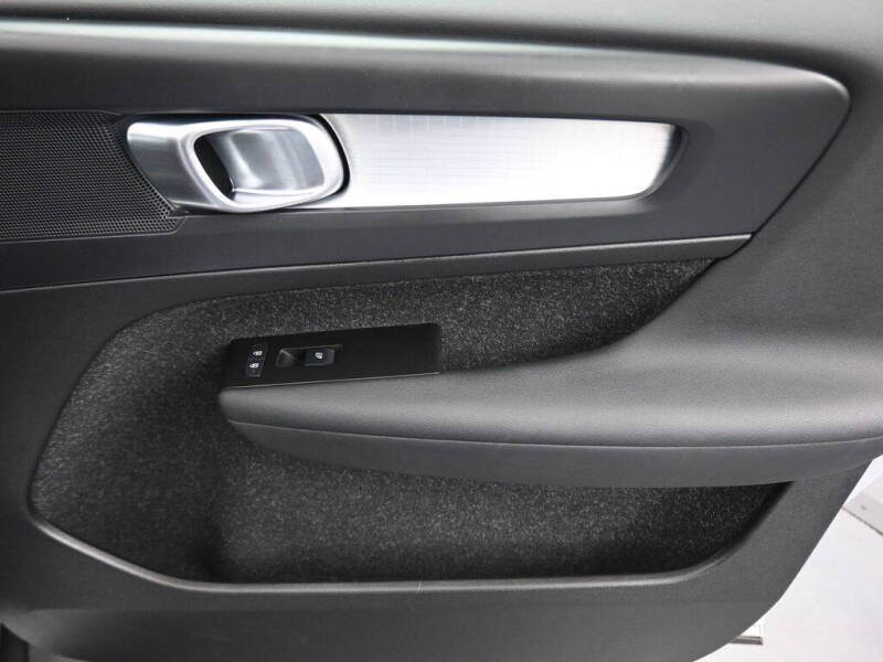 2021 Volvo XC40 T5 Momentum