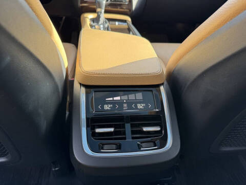 2016 Volvo XC90 T6 Momentum