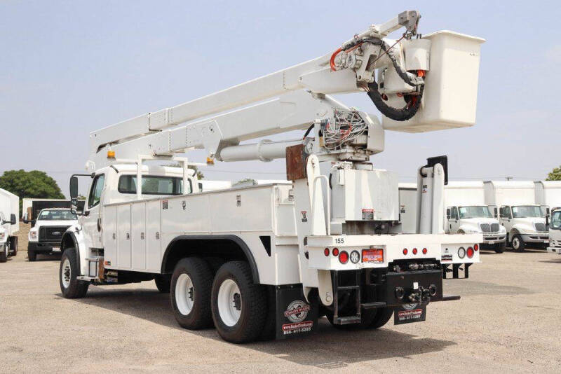 2017 Freightliner M2 106