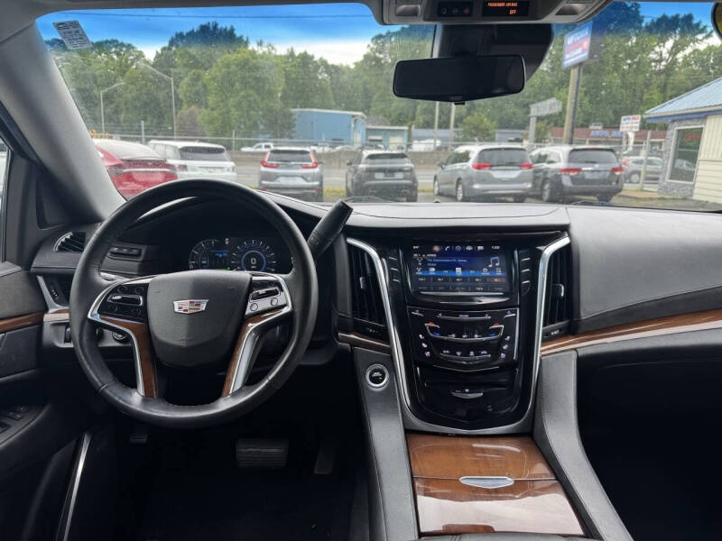 2017 Cadillac Escalade Luxury