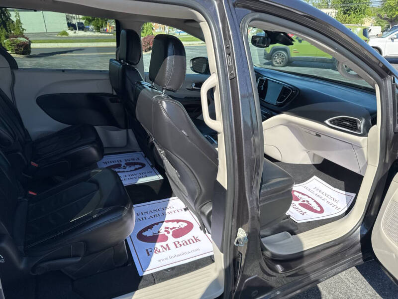 2022 Chrysler Pacifica Touring L - Photo 12