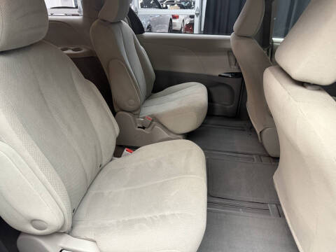 2011 Toyota Sienna Base 7-Passenger